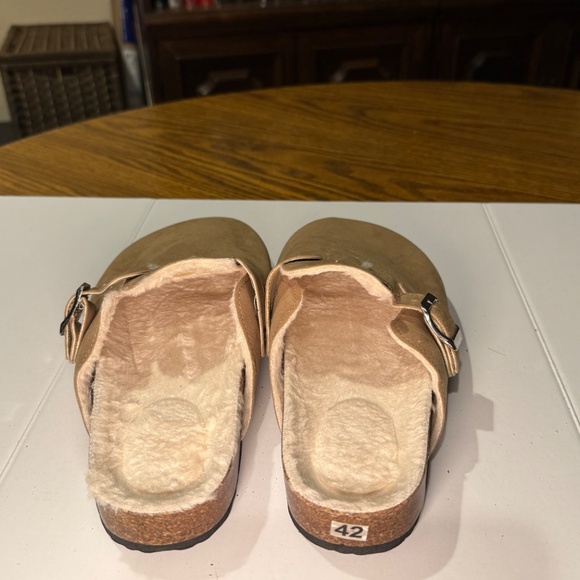 Clogg’s US Sherpa Clogs • Khaki • Men’s 9.5/Women’s 11 - Picture 3 of 4